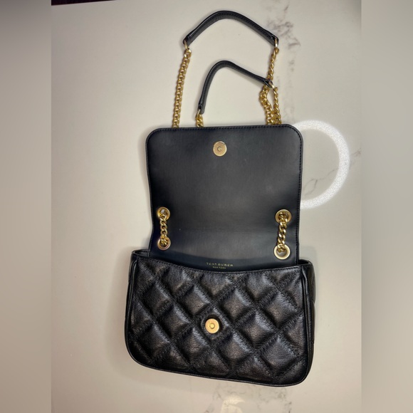Tory Burch Black Willa Quilted Shoulder Bag - Picture 4 of 6